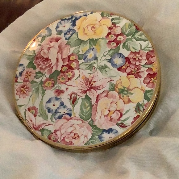 STRATTON Compact Floral Design signed Stratton of England Great V… - Picture 1 of 8